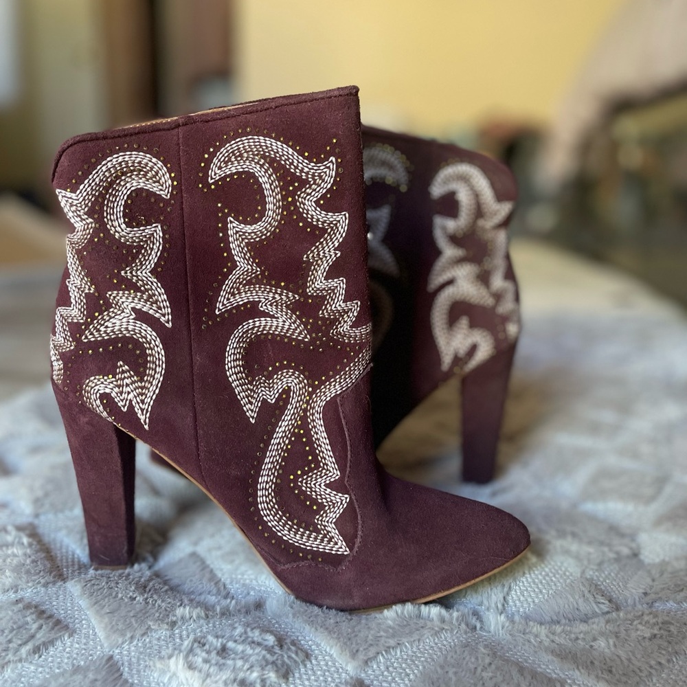 Steve Madden Cowboy Boot. Size 8
